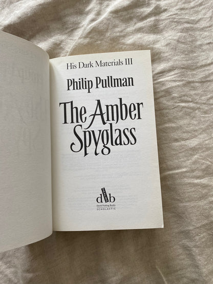 The Amber Spyglass (His Dark Materials Series #3)