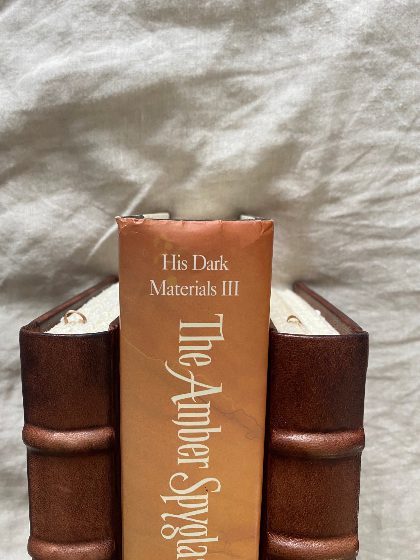 The Amber Spyglass (His Dark Materials Series #3)