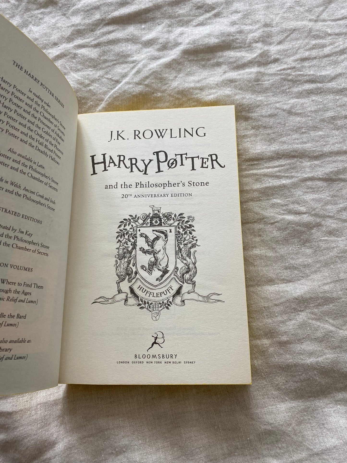 Harry Potter and the Philosopher's Stone - Hufflepuff Edition (Harry Potter House Editions)