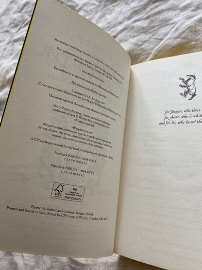 Harry Potter and the Philosopher's Stone - Hufflepuff Edition (Harry Potter House Editions)