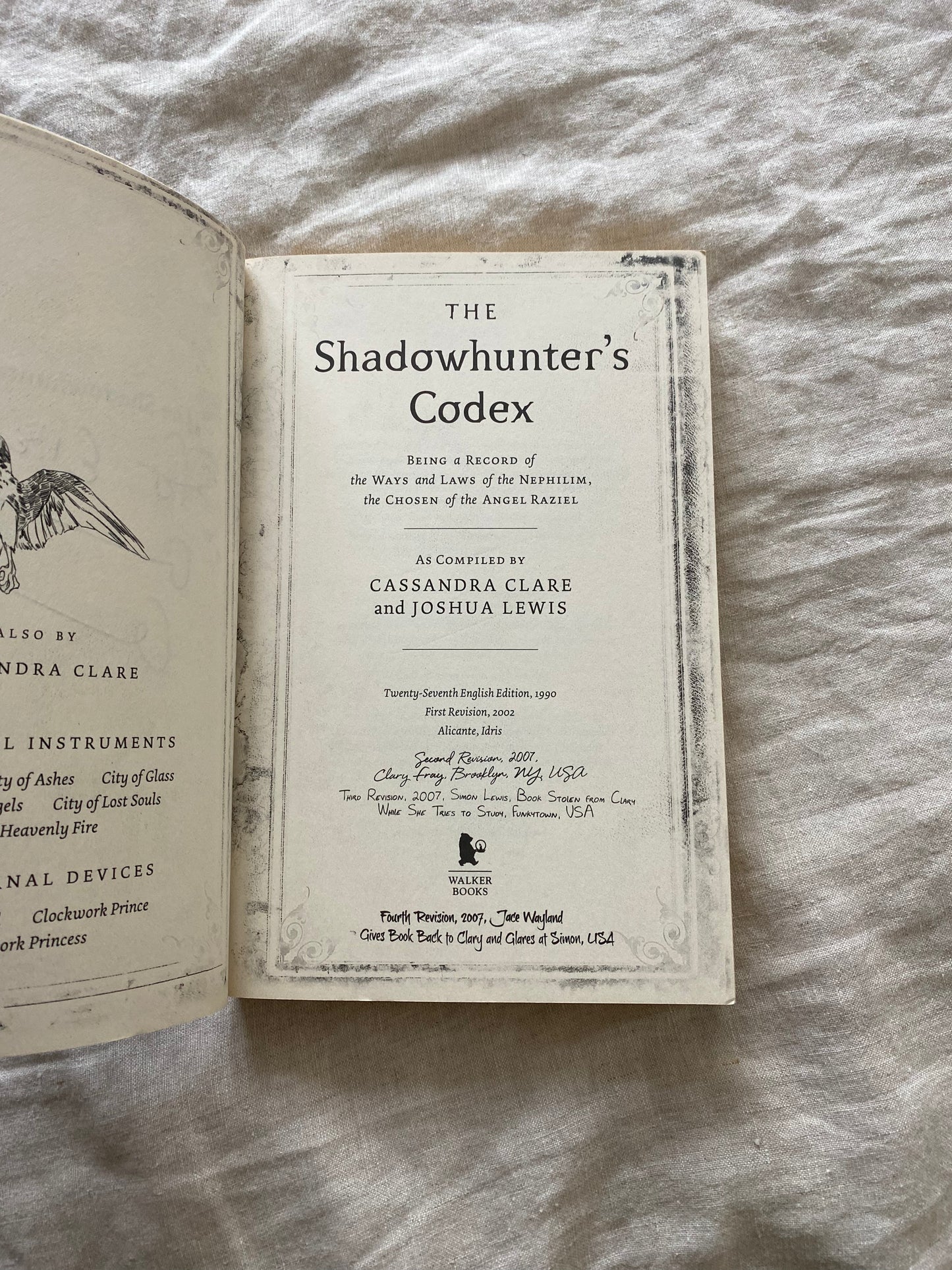 The Shadowhunter's Codex (The Shadowhunter Chronicles: Companion Book)