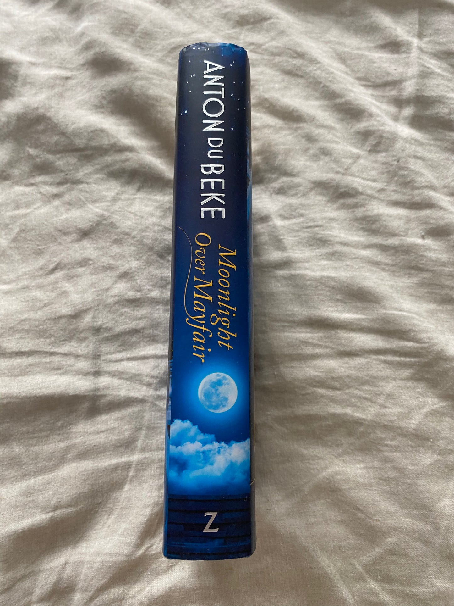 Moonlight Over Mayfair (The Buckingham Hotel Series #2)