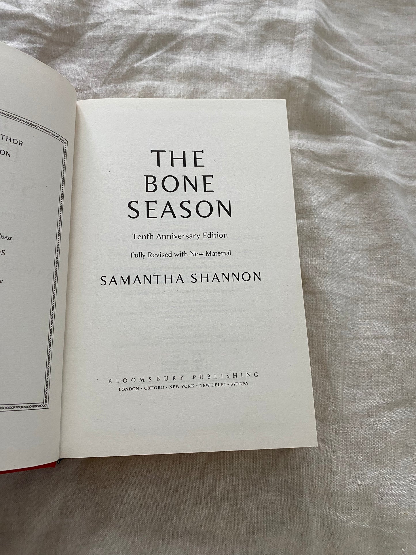 The Bone Season (The Bone Season Series #1)
