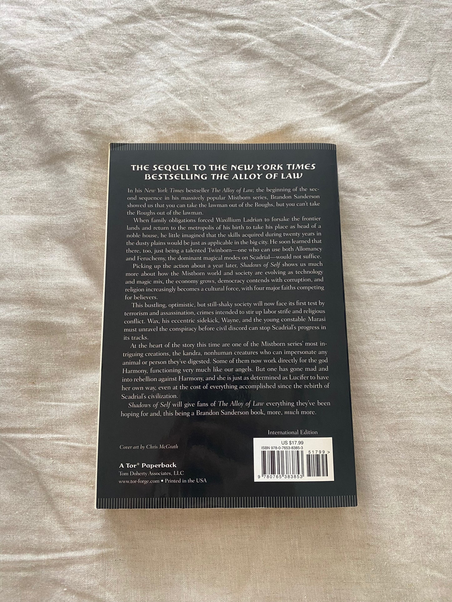 Shadows of Self: A Mistborn Novel (Mistborn Saga #5 / Wax and Wayne Series #2)