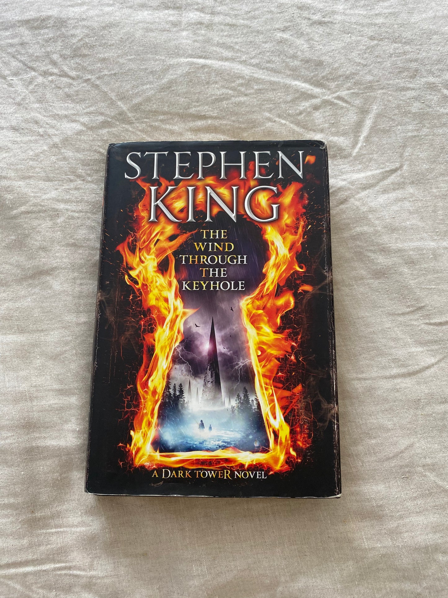 The Wind Through the Keyhole (The Dark Tower Series #4.5)