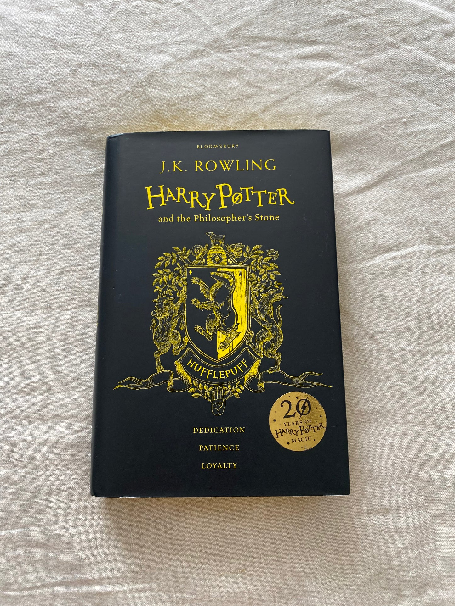 Harry Potter and the Philosopher's Stone - Hufflepuff Edition (Harry Potter House Editions)