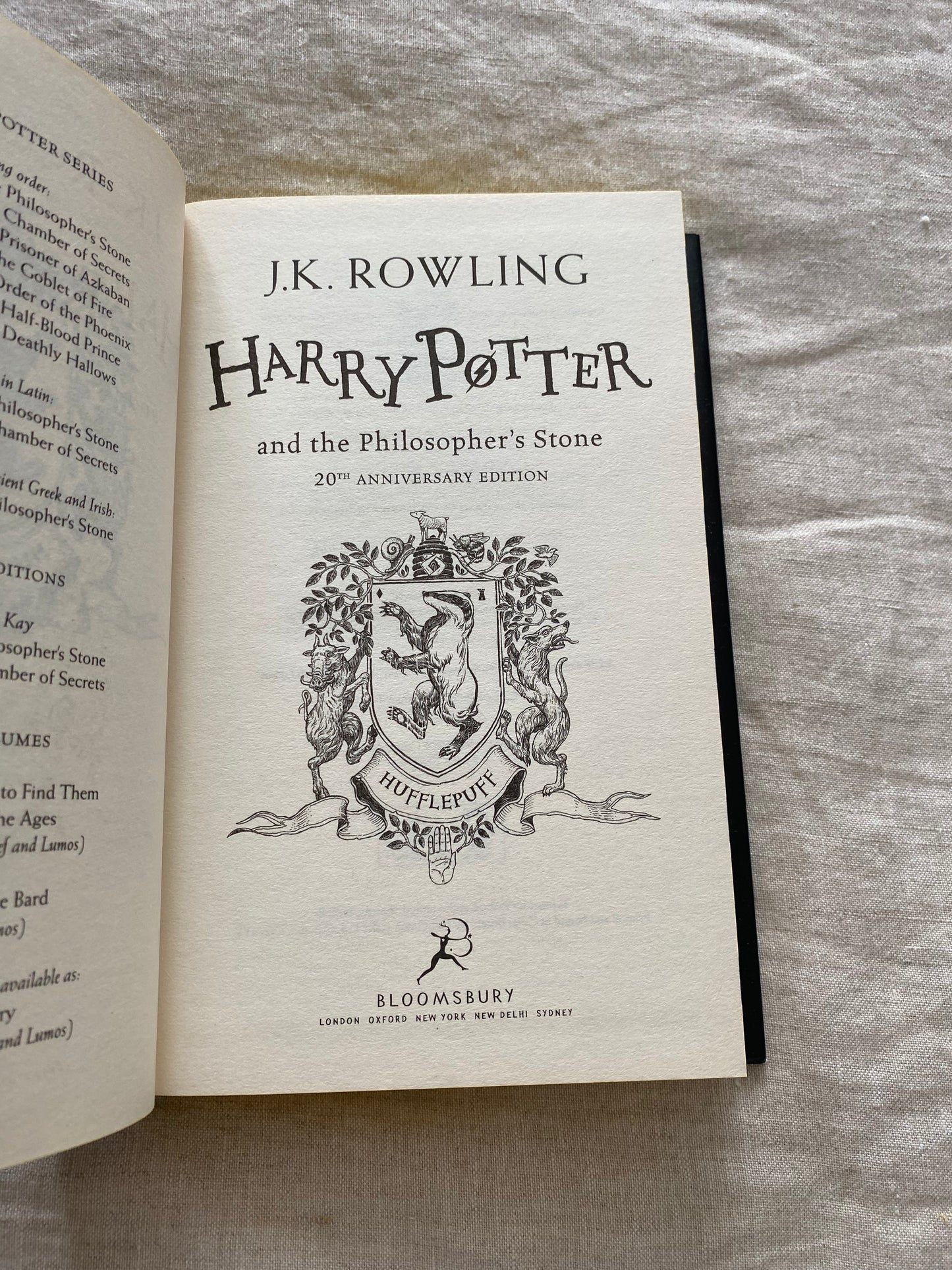Harry Potter and the Philosopher's Stone - Hufflepuff Edition (Harry Potter House Editions)