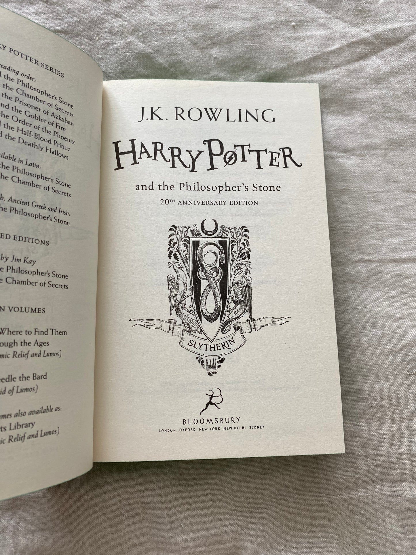 Harry Potter and the Philosopher's Stone - Slytherin Edition (Harry Potter House Editions)