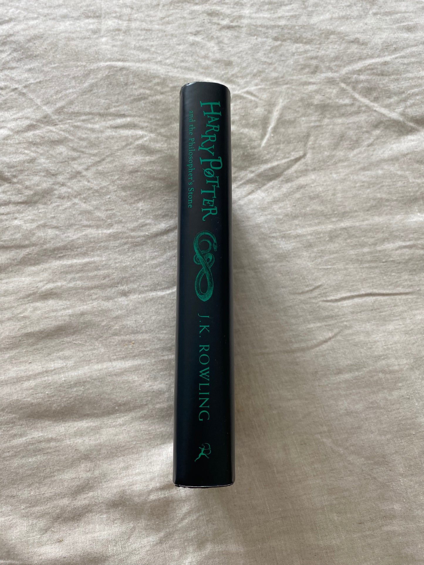 Harry Potter and the Philosopher's Stone - Slytherin Edition (Harry Potter House Editions)