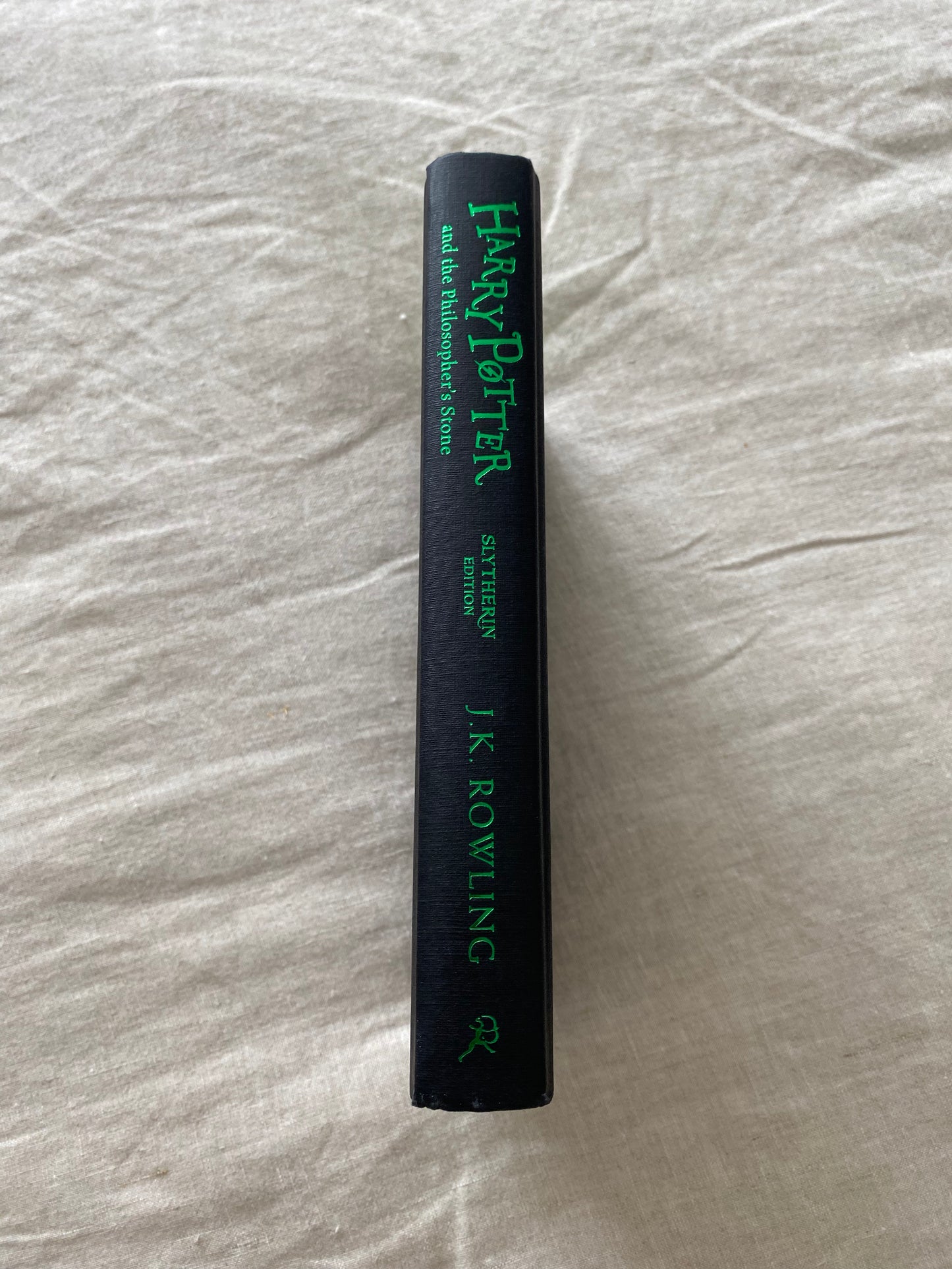 Harry Potter and the Philosopher's Stone - Slytherin Edition (Harry Potter House Editions)