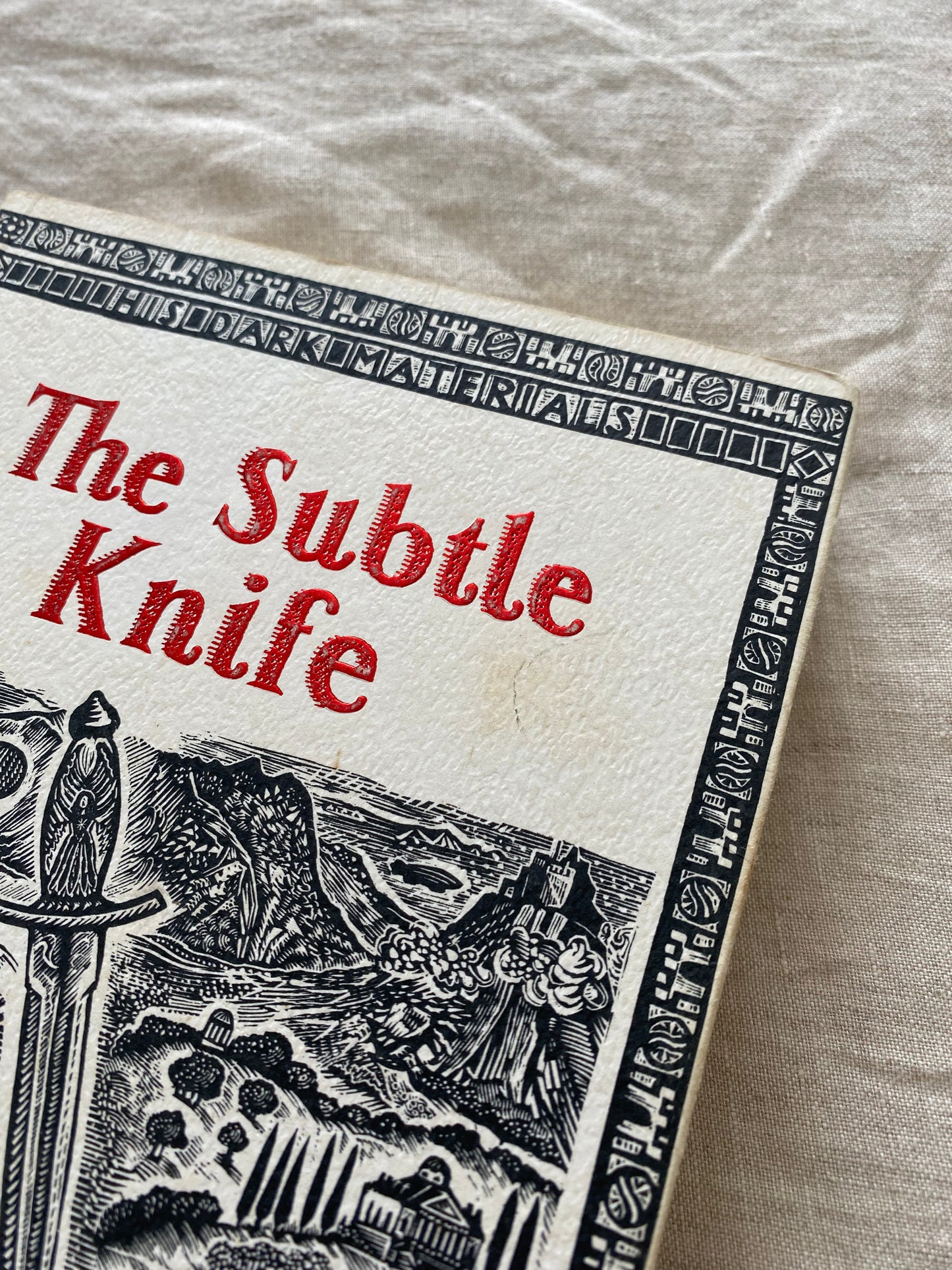 The Subtle Knife Collector's Edition (His Dark Materials Series #2)