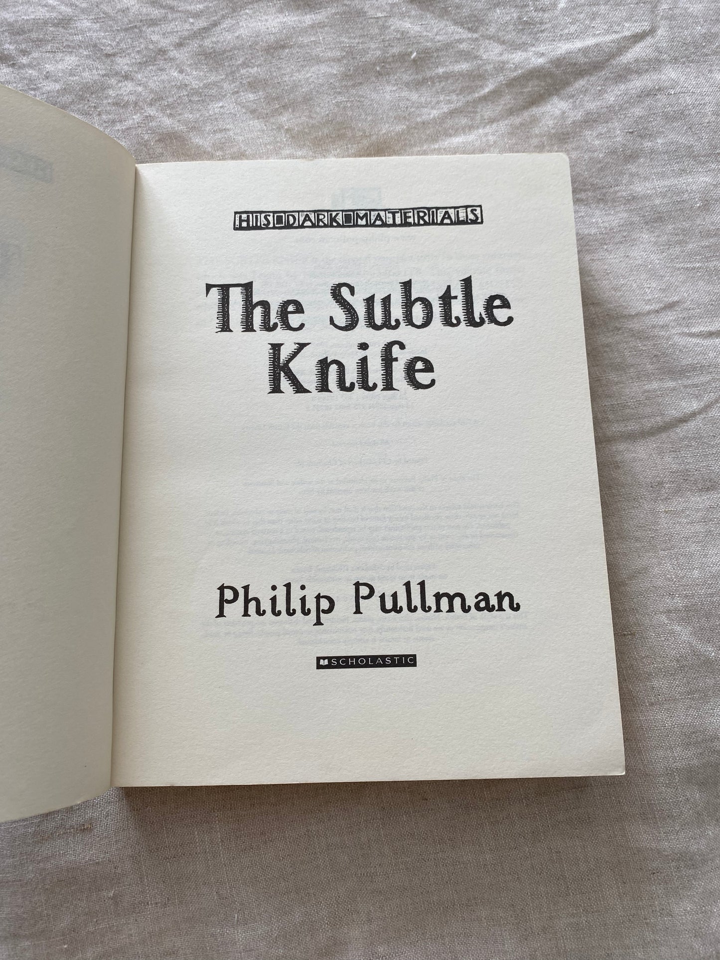 The Subtle Knife Collector's Edition (His Dark Materials Series #2)
