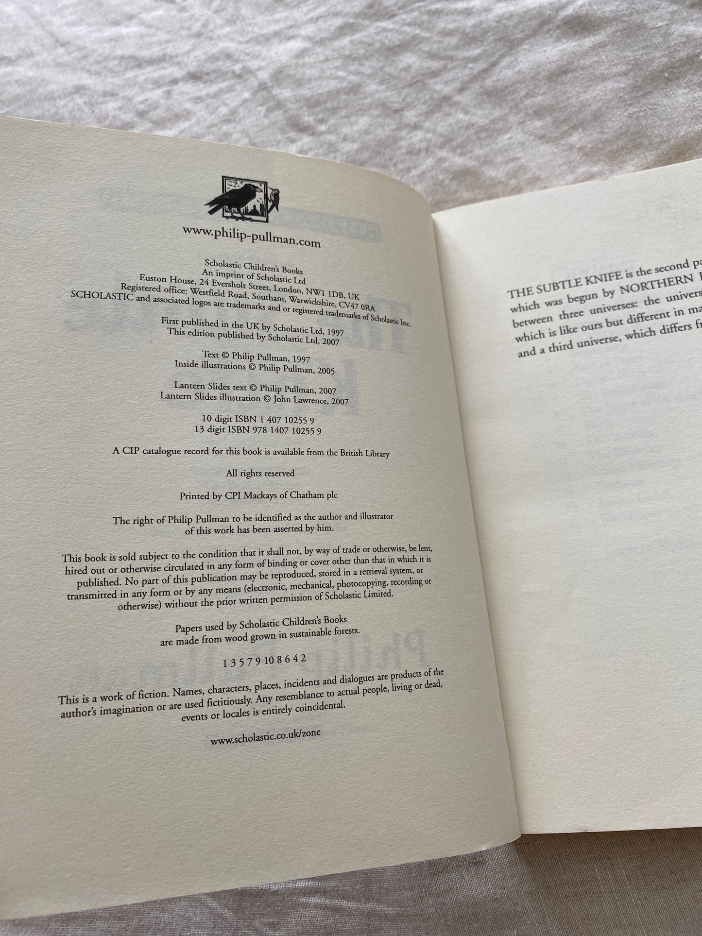 The Subtle Knife Collector's Edition (His Dark Materials Series #2)
