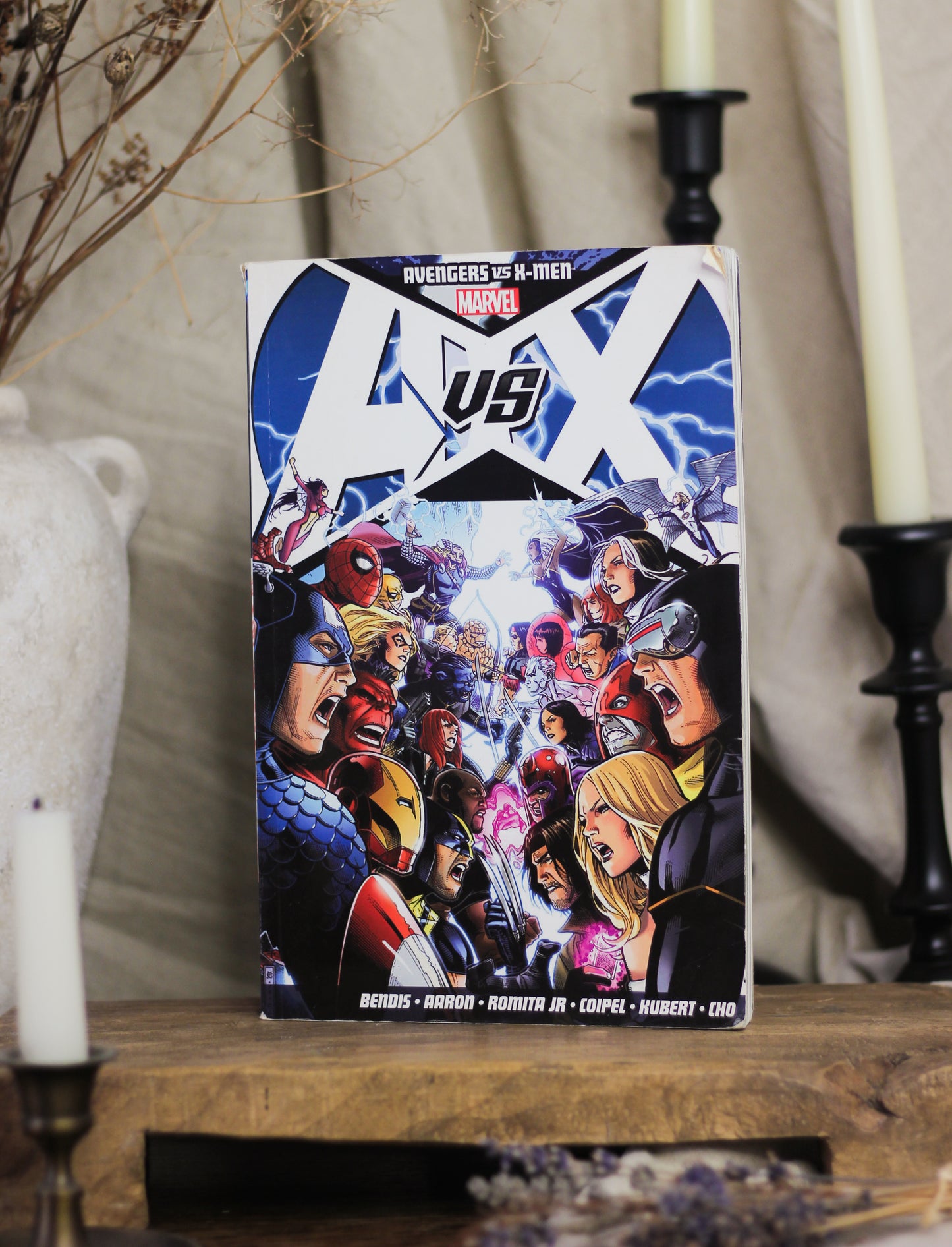 Avengers Vs. X-men Graphic Novel by Brian Michael Bendis (Marvel, 2012)