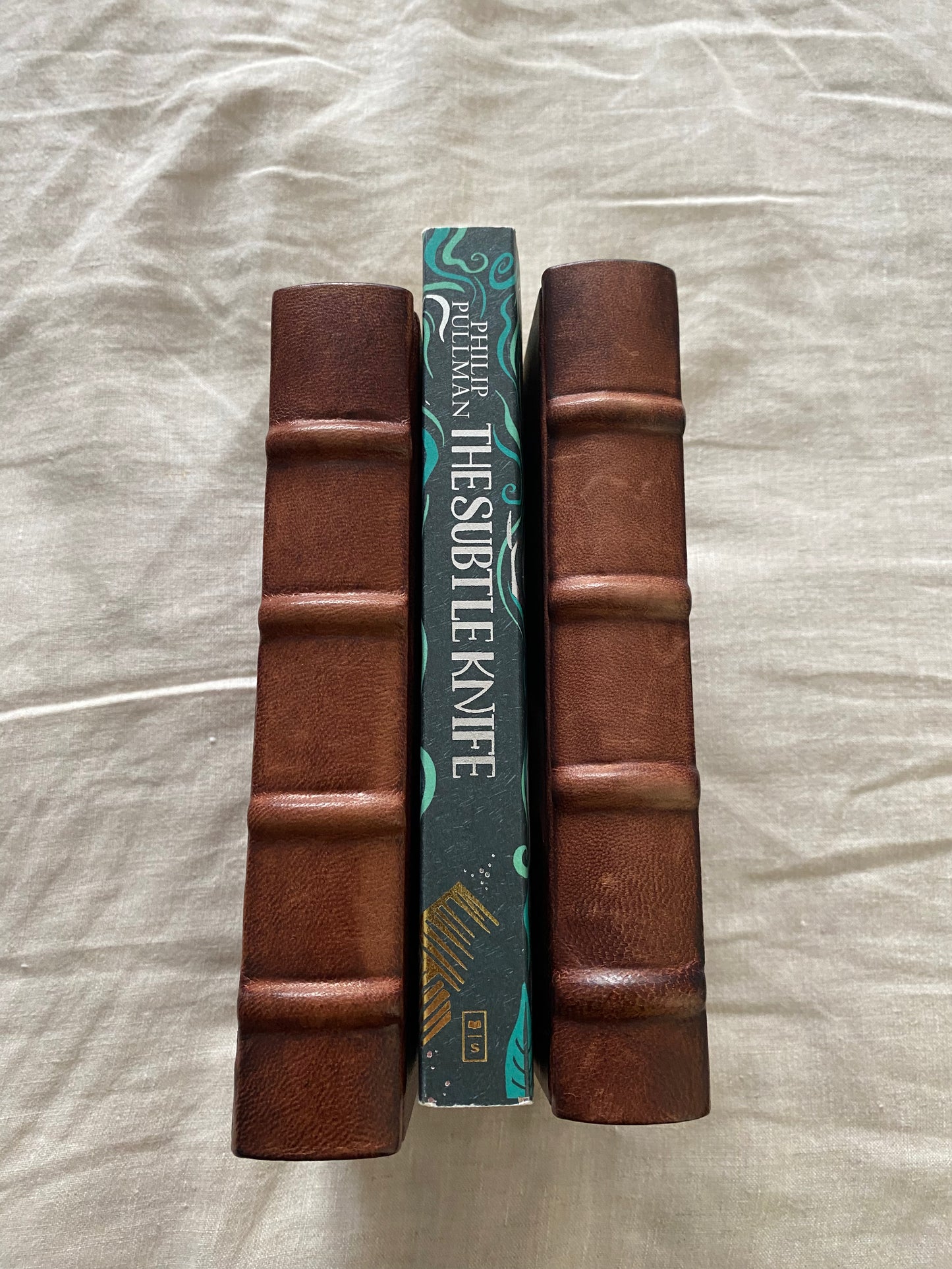 The Subtle Knife: Gift Edition (His Dark Materials Series #2)