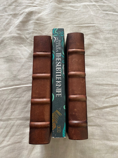 The Subtle Knife: Gift Edition (His Dark Materials Series #2)