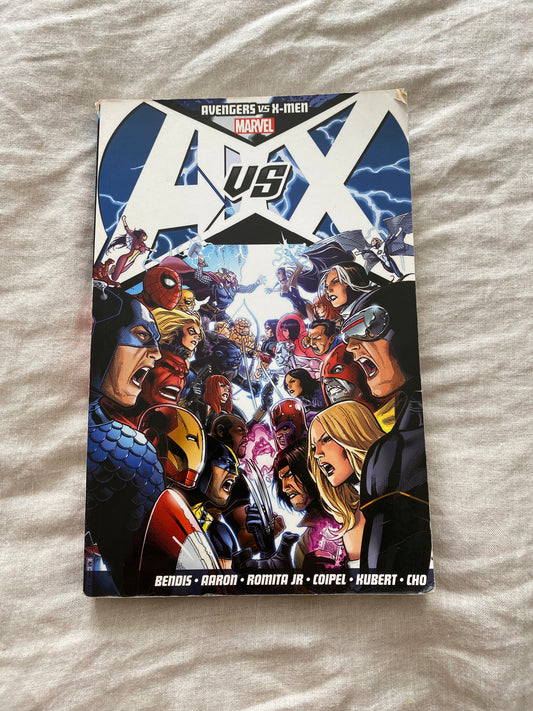 Avengers Vs. X-men Graphic Novel by Brian Michael Bendis (Marvel, 2012)