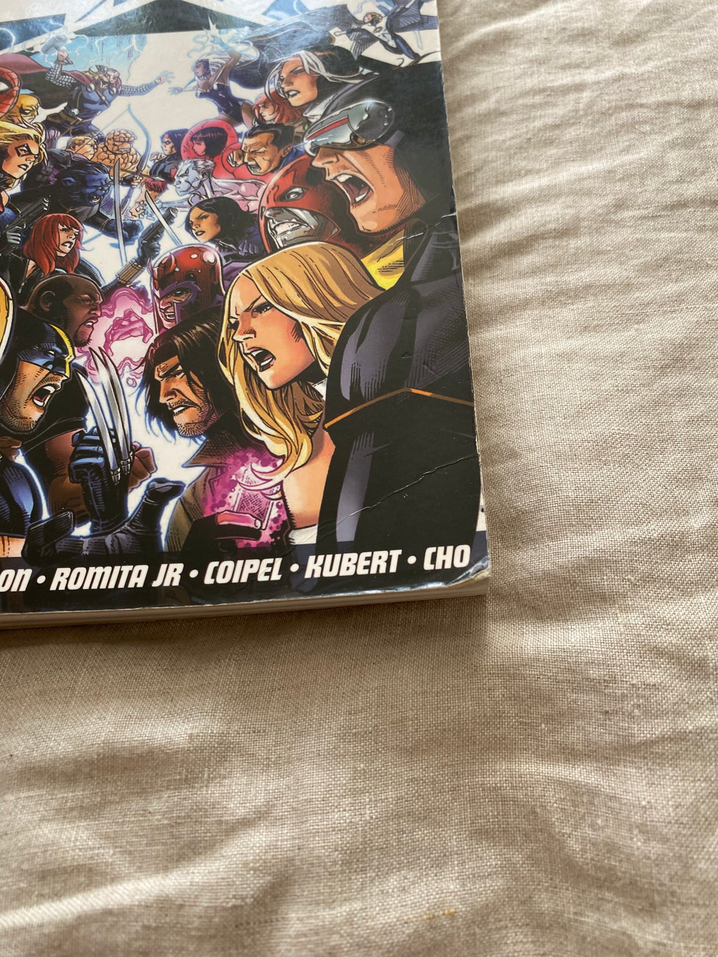 Avengers Vs. X-men Graphic Novel by Brian Michael Bendis (Marvel, 2012)