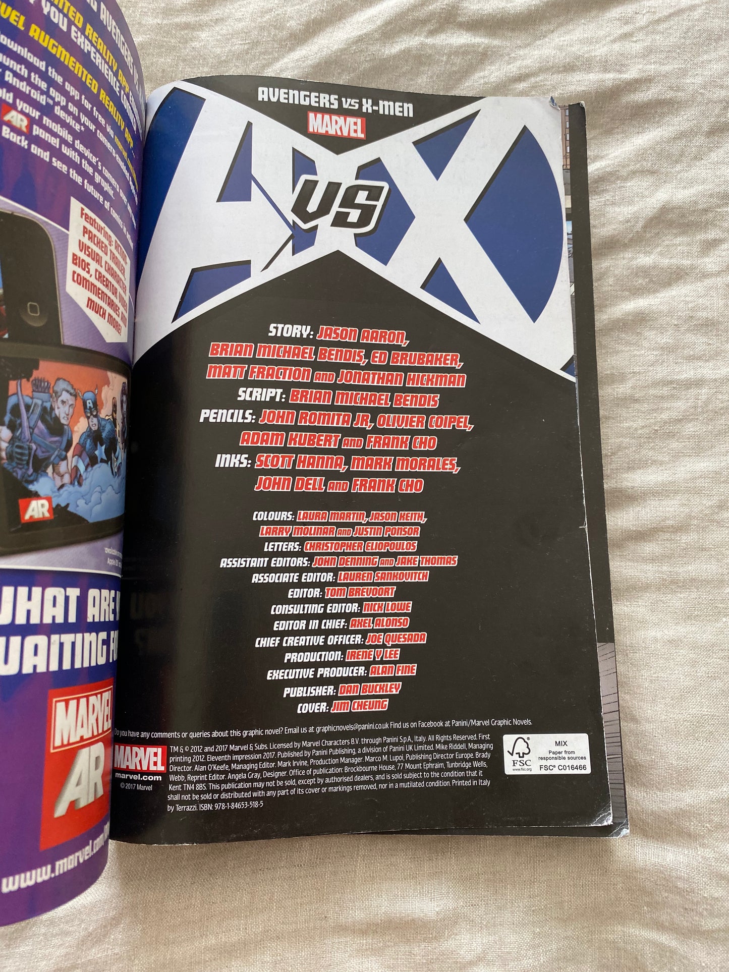Avengers Vs. X-men Graphic Novel by Brian Michael Bendis (Marvel, 2012)