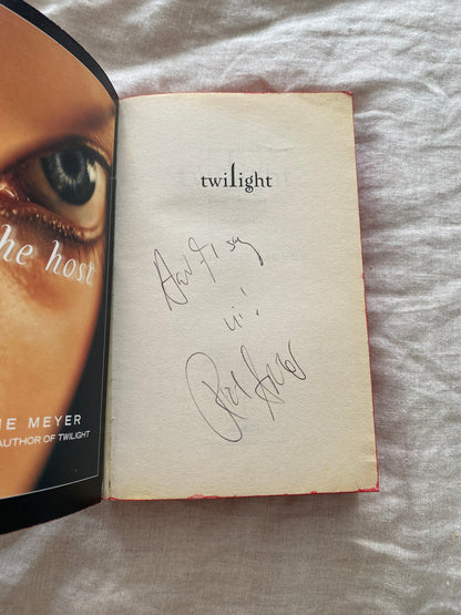 Twilight (The Twilight Saga #1) (Signed by Robert Pattinson)