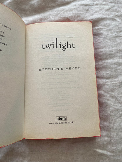 Twilight (The Twilight Saga #1) (Signed by Robert Pattinson)