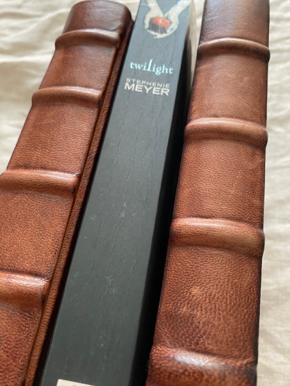 Twilight (The Twilight Saga #1) (Signed by Robert Pattinson)