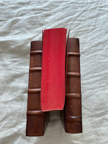 Twilight (The Twilight Saga #1) (Signed by Robert Pattinson)