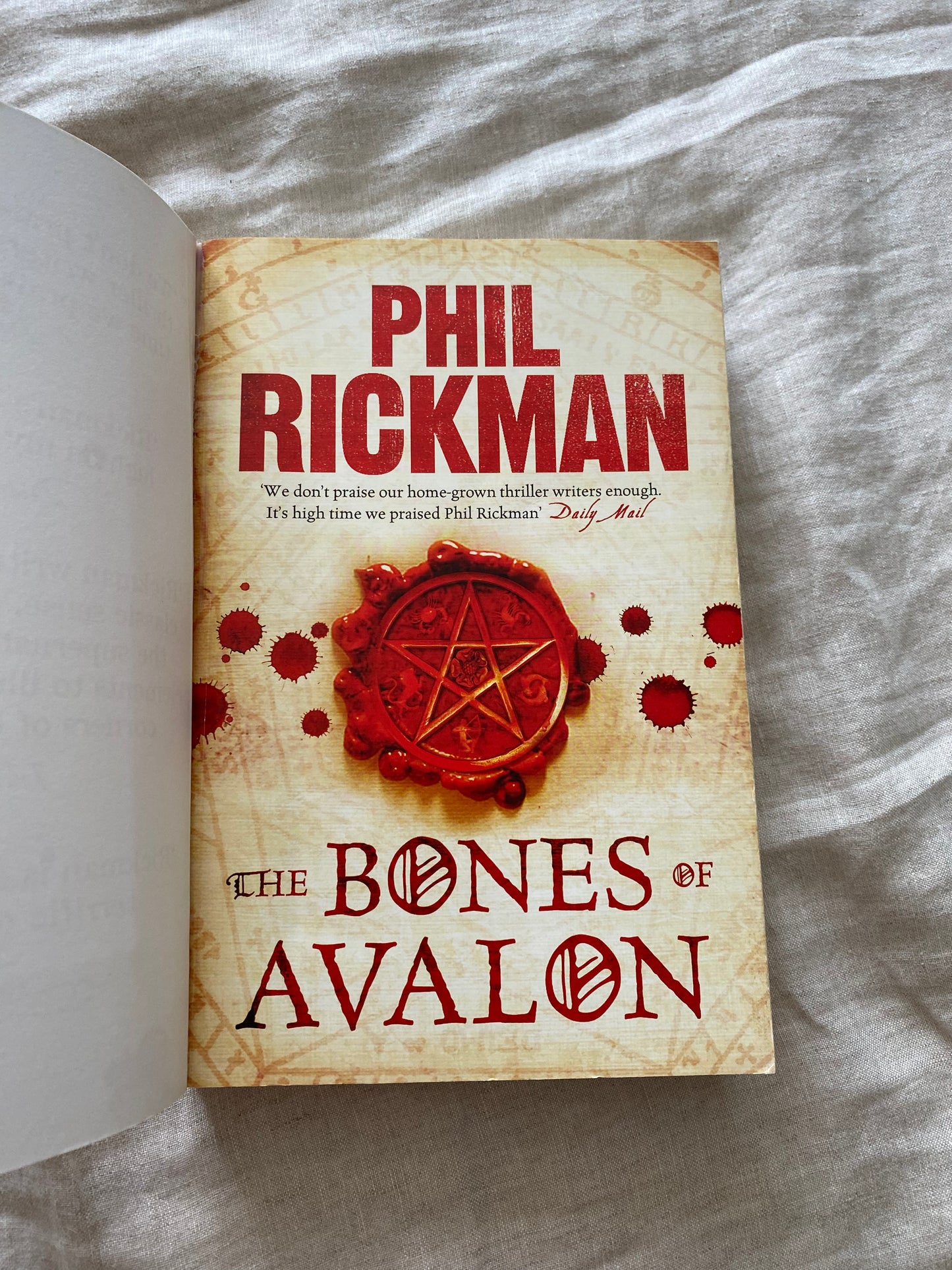 The Bones of Avalon (The John Dee Papers Series #1)