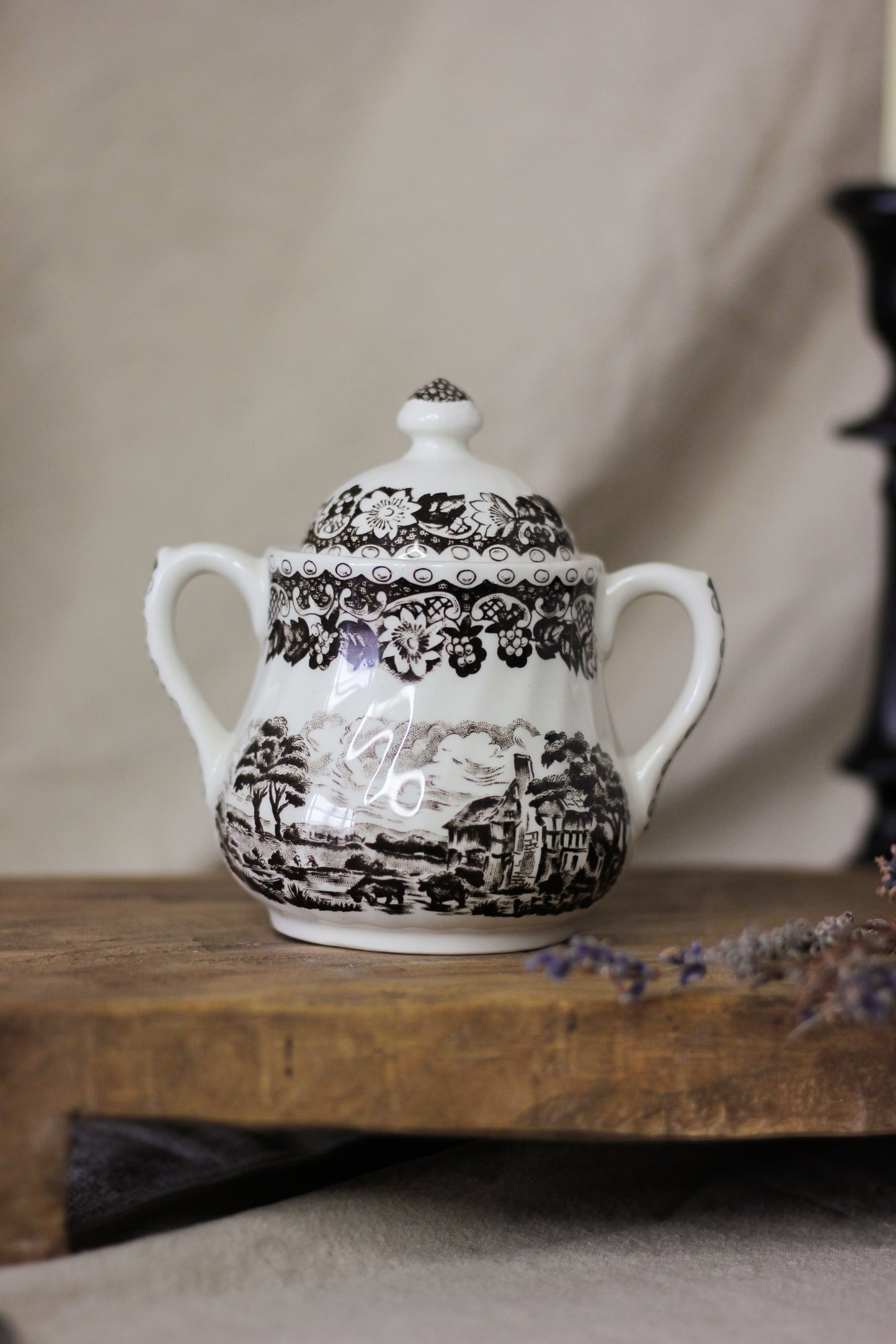 "Elizabethan Brown” Sugar Bowl