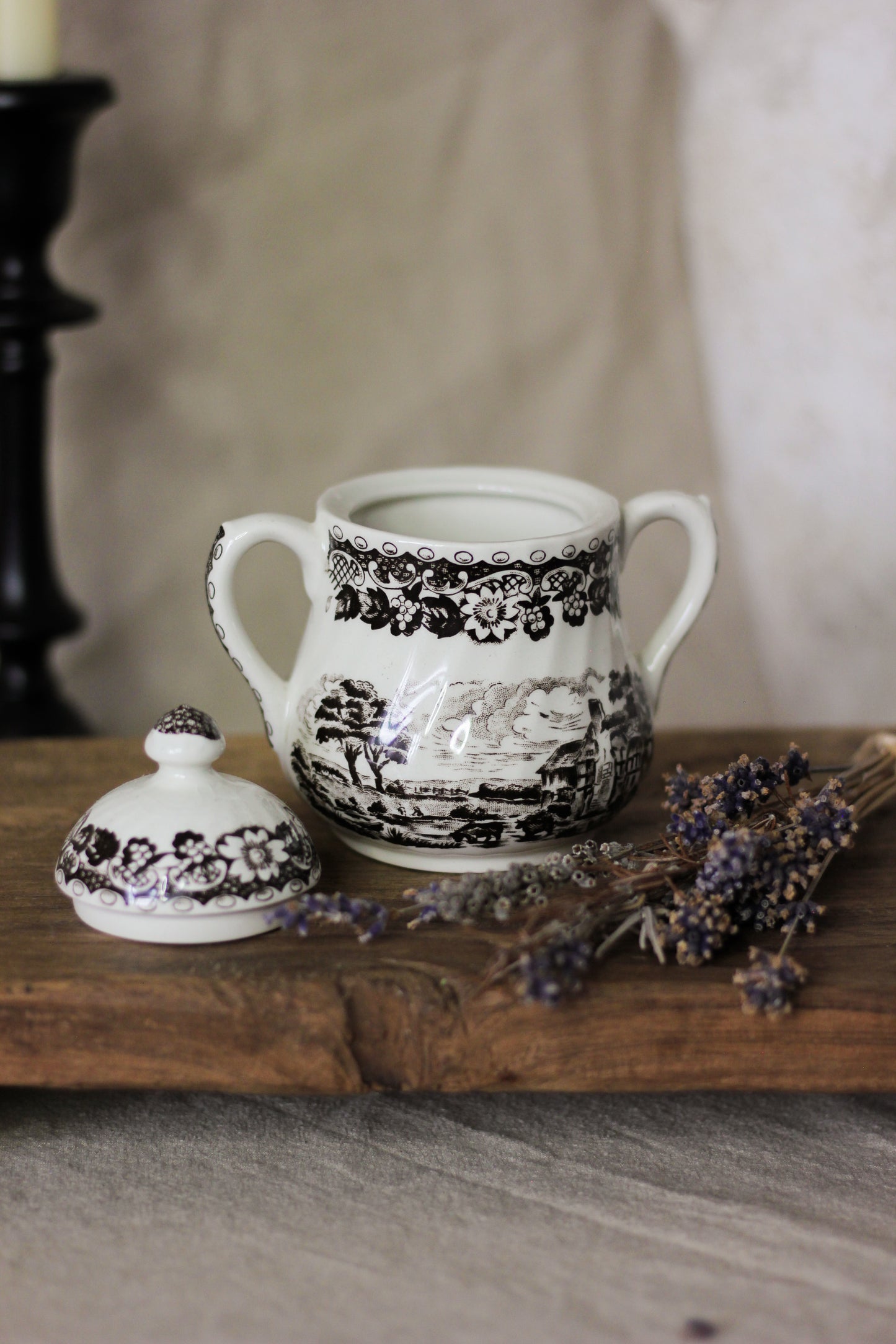 "Elizabethan Brown” Sugar Bowl
