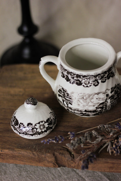 "Elizabethan Brown” Sugar Bowl