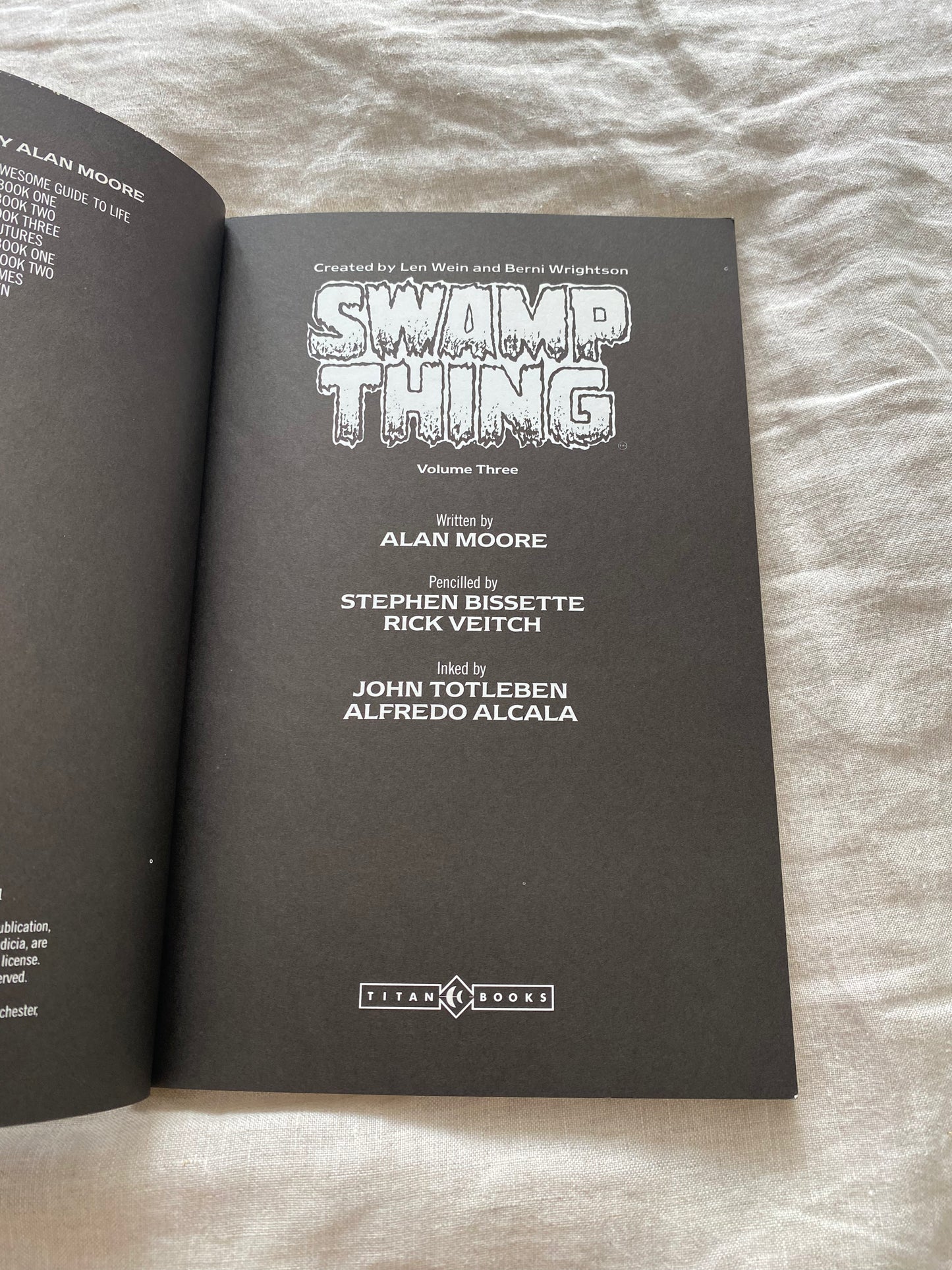 Swamp Thing, Volume 3 (Saga of the Swamp Thing Series)