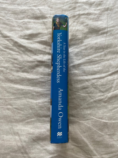A Year in the Life of the Yorkshire Shepherdess (The Yorkshire Shepherdess #2)