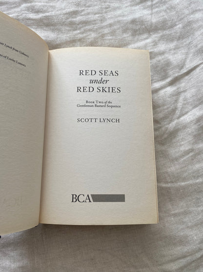 Red Seas Under Red Skies (Gentleman Bastards Series #2)