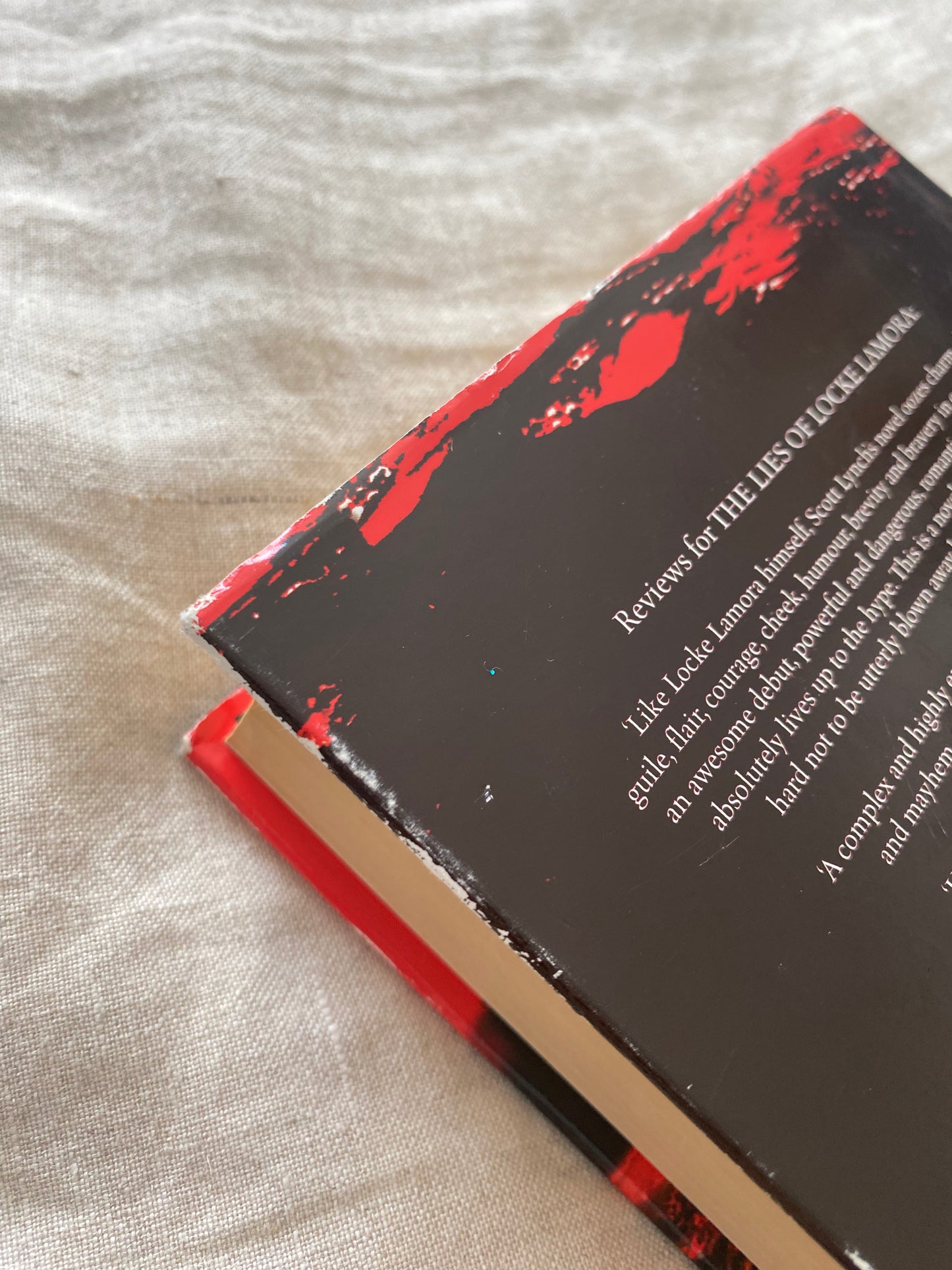 Red Seas Under Red Skies (Gentleman Bastards Series #2)