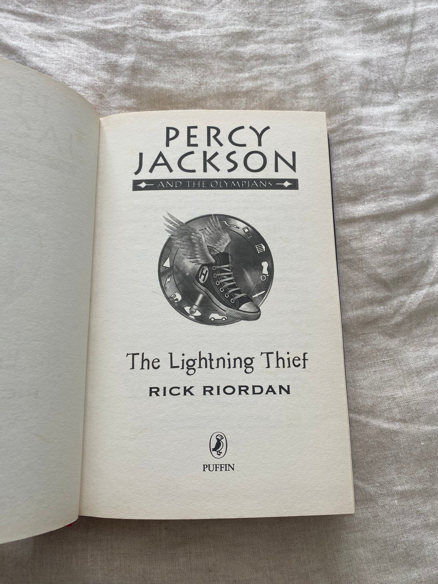 Percy Jackson: The Lightning Thief (Percy Jackson and the Olympians Series #1)
