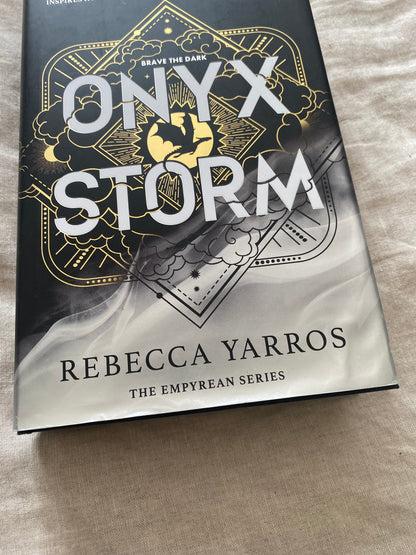 Onyx Storm (The Empyrean Series #3)