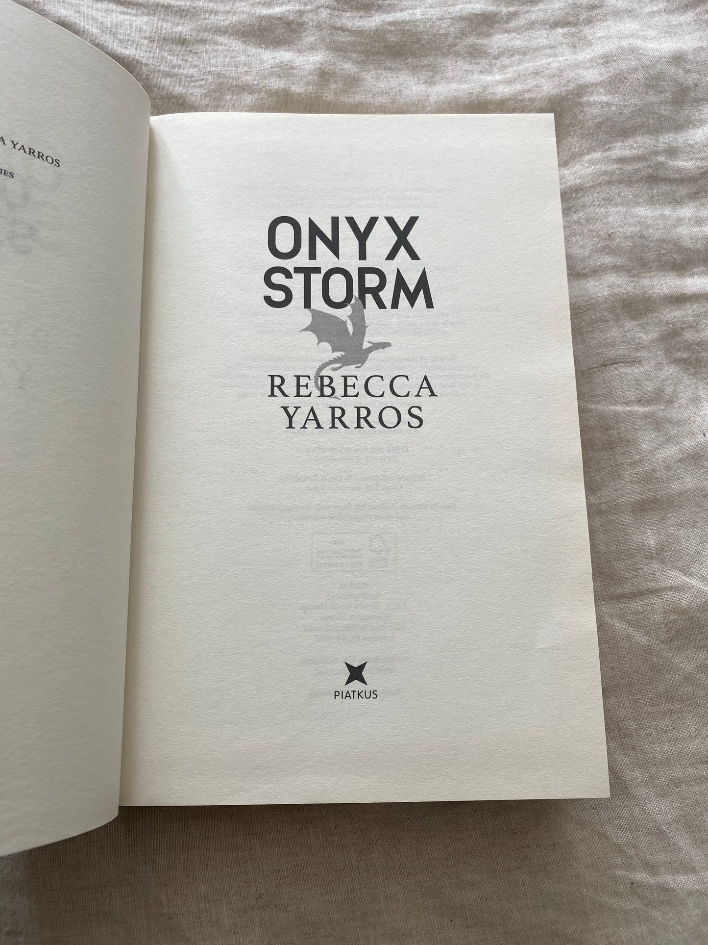 Onyx Storm (The Empyrean Series #3)