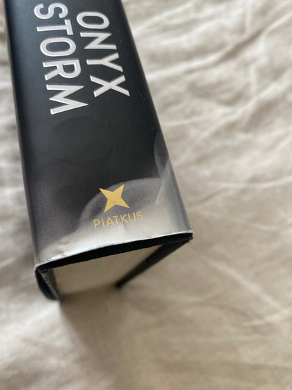 Onyx Storm (The Empyrean Series #3)