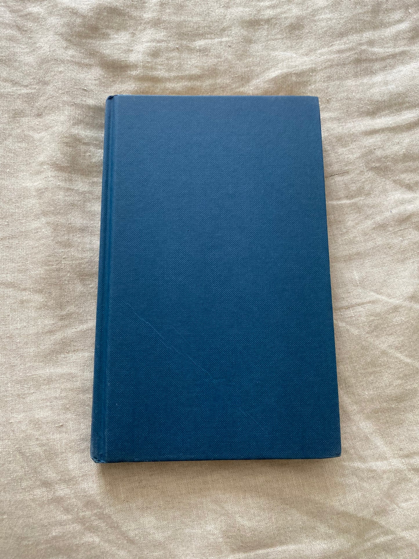 The Lion, the Witch and the Wardrobe (The Chronicles of Narnia Series #2)