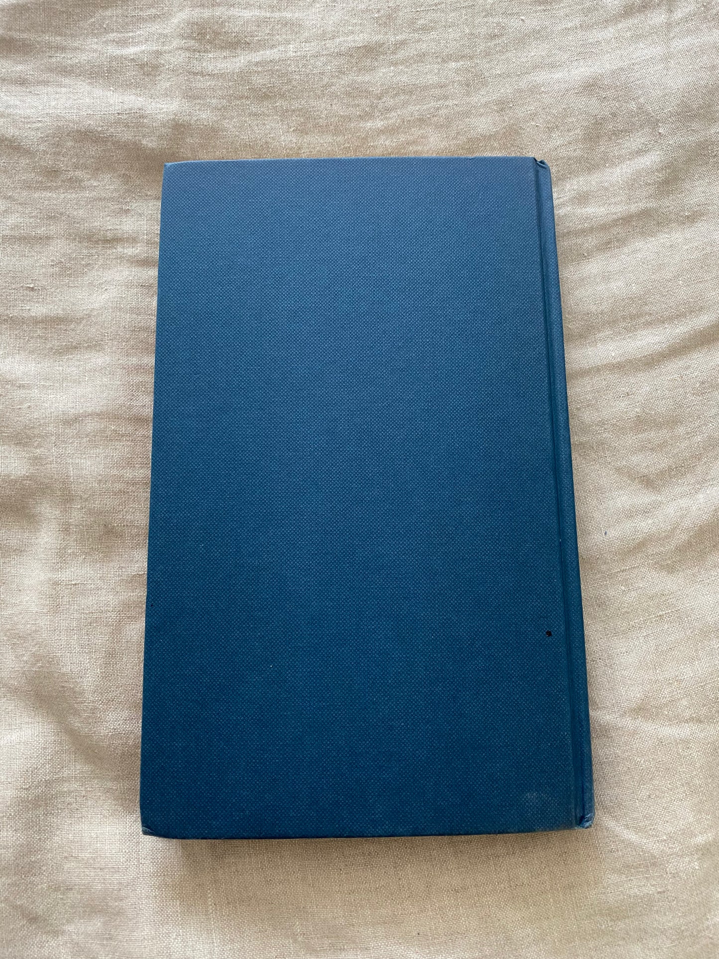 The Lion, the Witch and the Wardrobe (The Chronicles of Narnia Series #2)