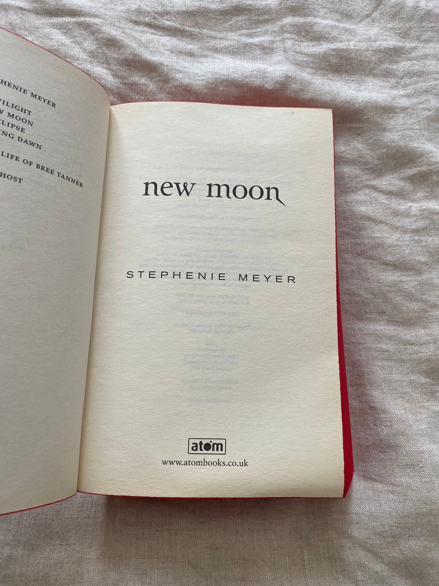 New Moon (The Twilight Saga #2)